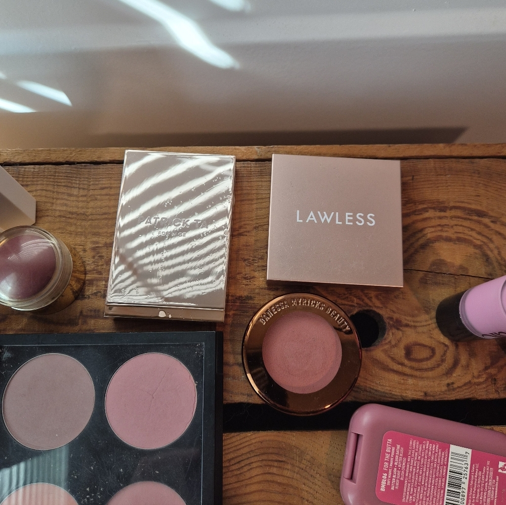 BLUSH HAUL! MAC, MILK, SAIE, LAWLESS, LYS ECT.. - Picture 9 of 11